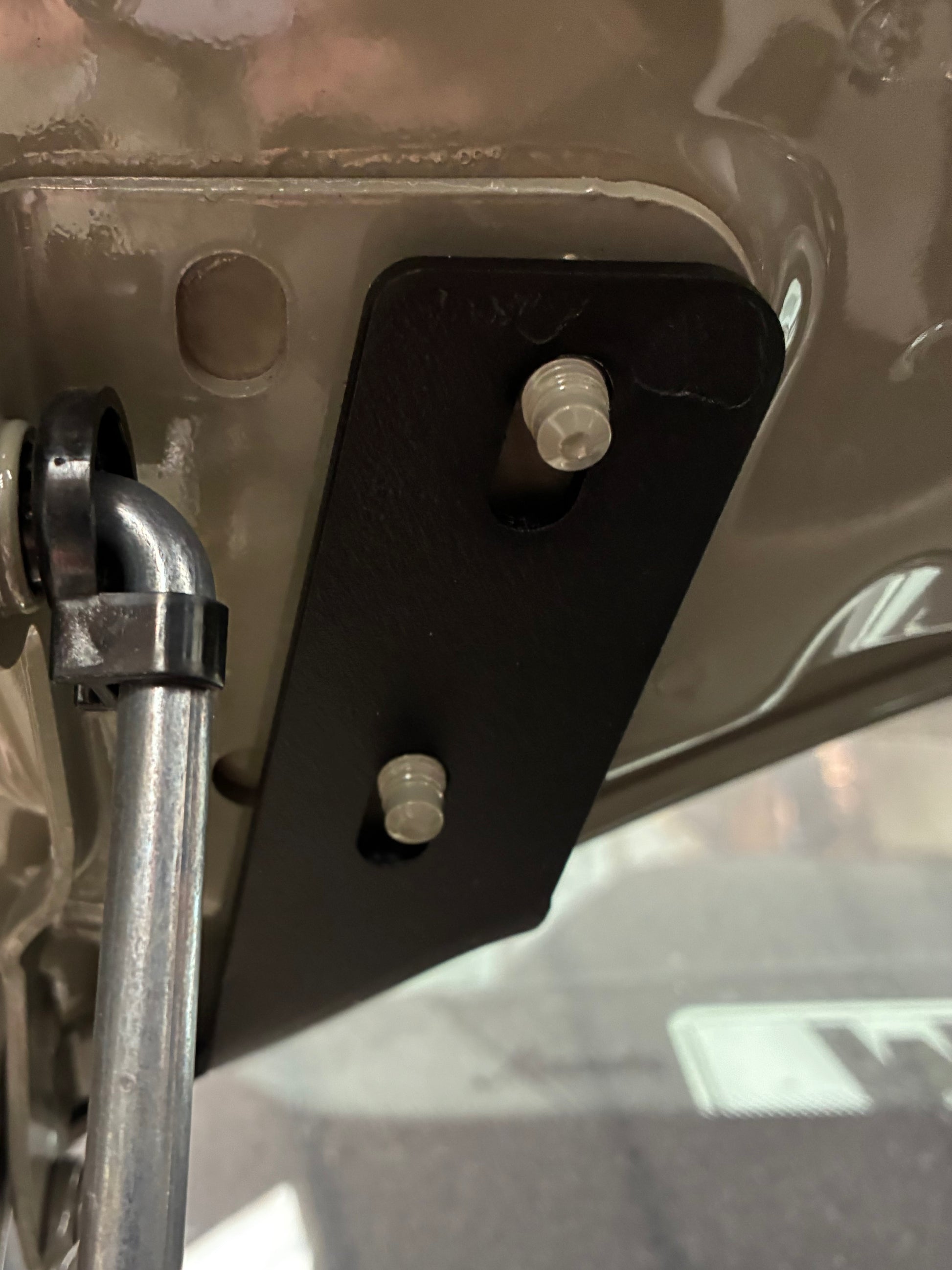 Bonnet light mount Sprinter image 1